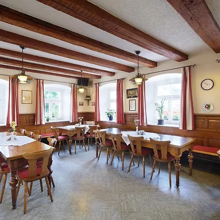 Goldenes Roessle Inn *
